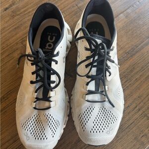 On Running Women’sCream Athletic Shoes- size 9.5